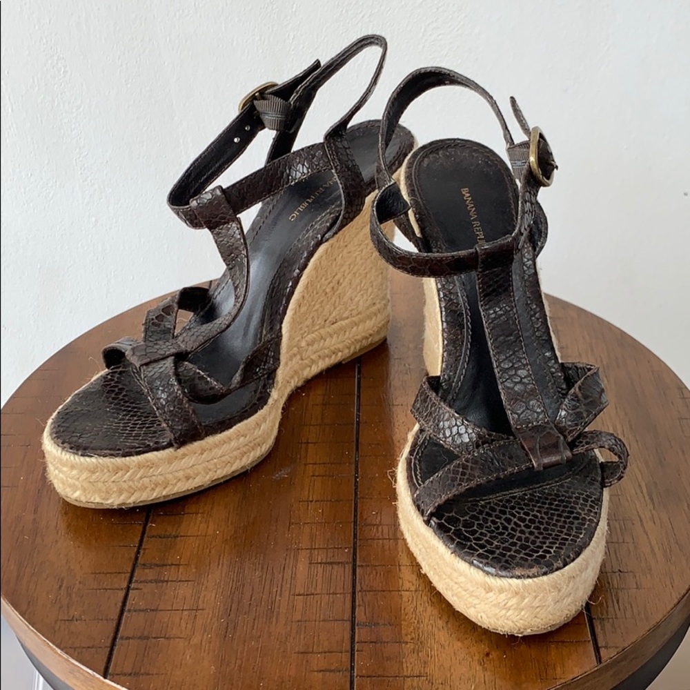 Banana Republic brown leather wedge sandal 7.5